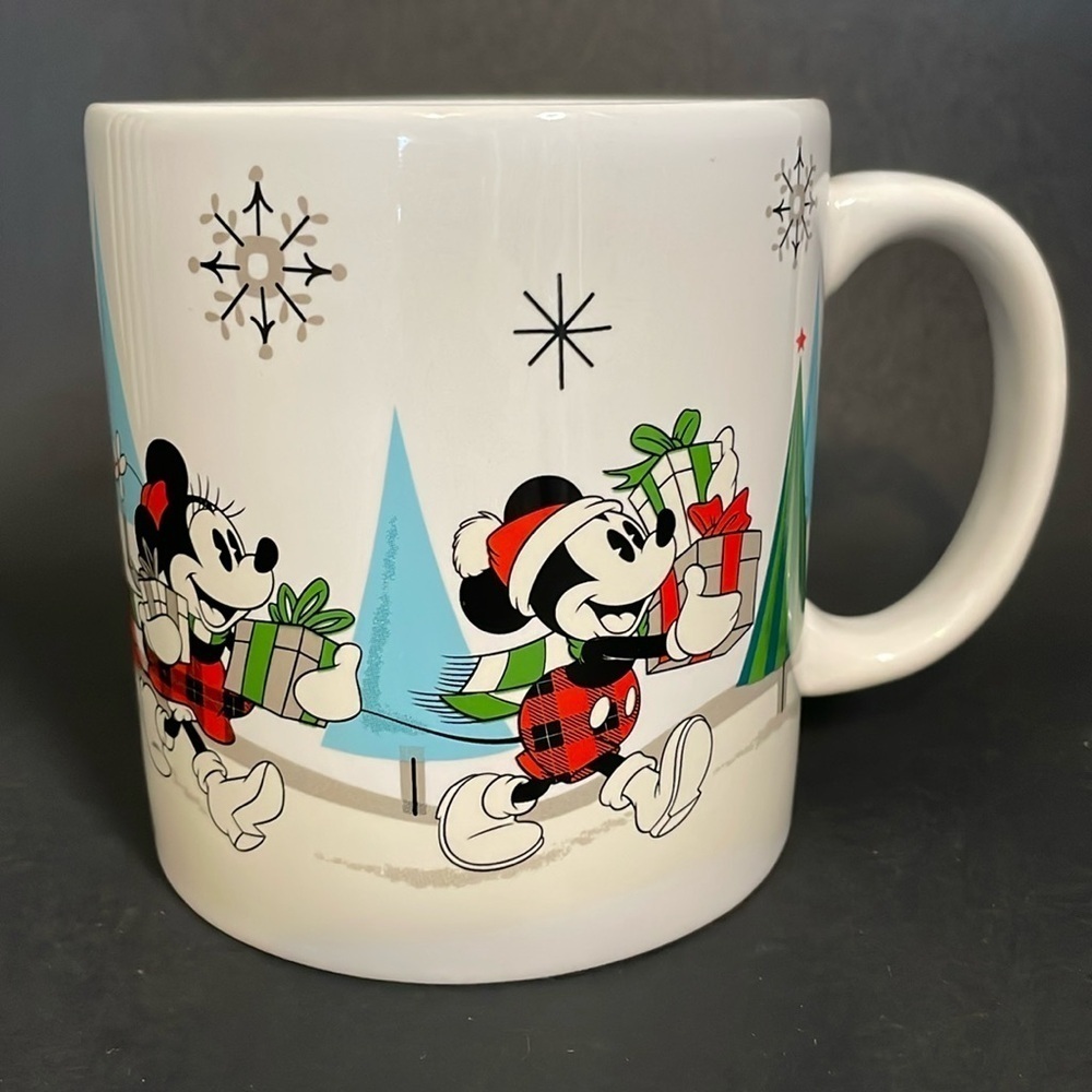 Disney‎ Mickey & Friends Christmas 16oz Large Ceramic Coffee Mug Zrike Brands